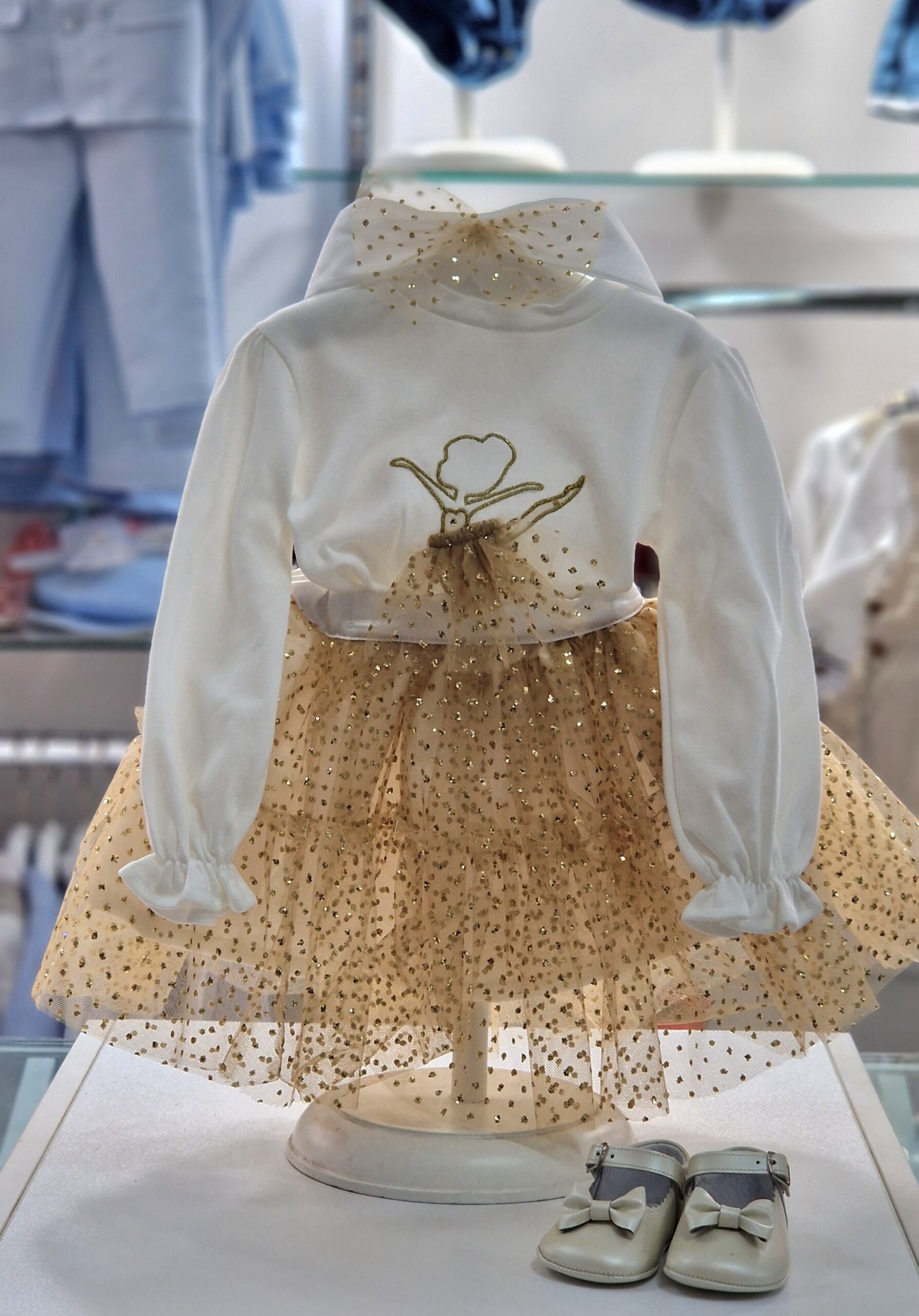 Deolinda
Completo bambina con gonna in tulle oro art.CDI2414 - immagine 2