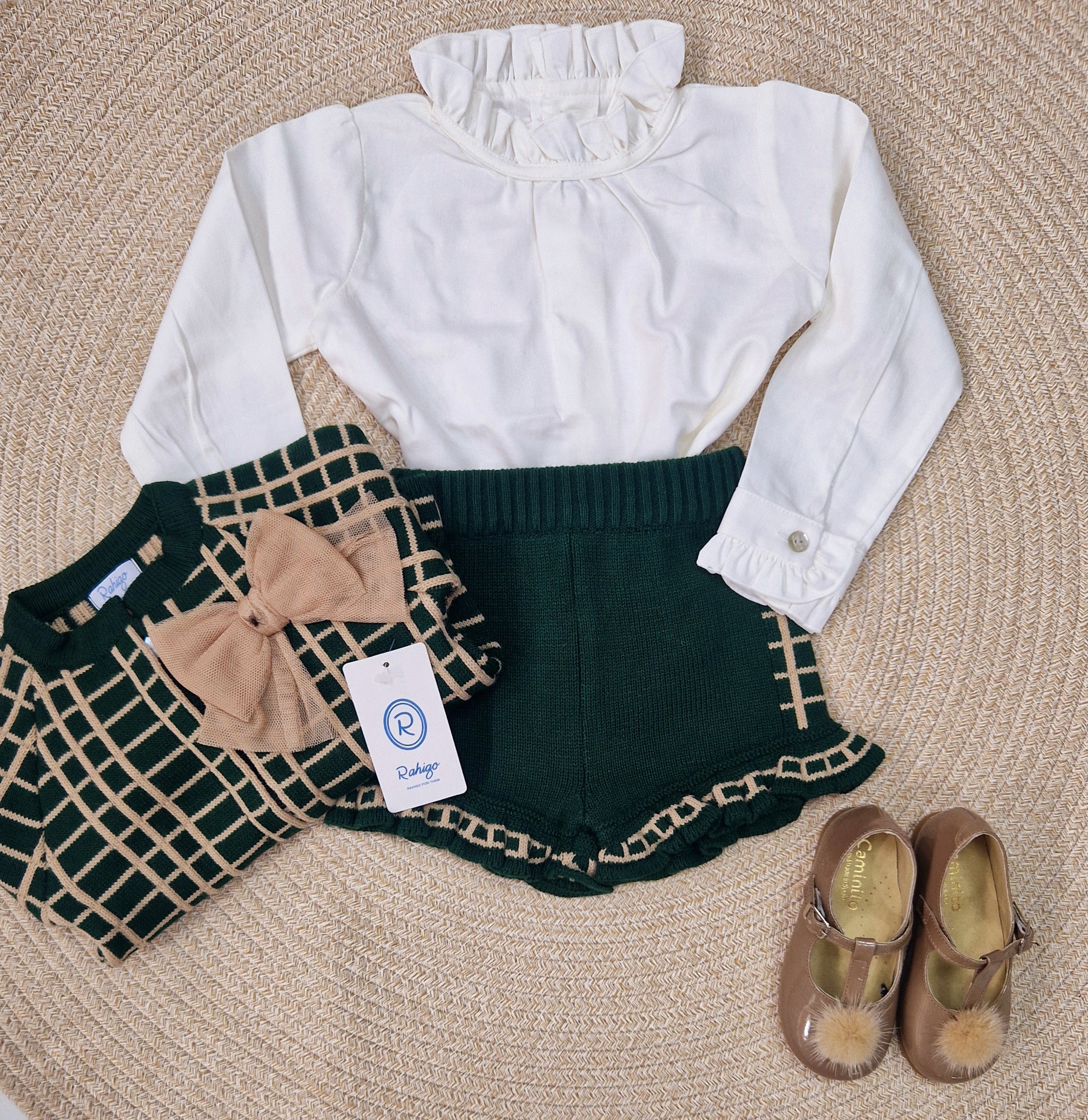 Rahigo
Completo bambina in pura lana tre pezzi art.24218