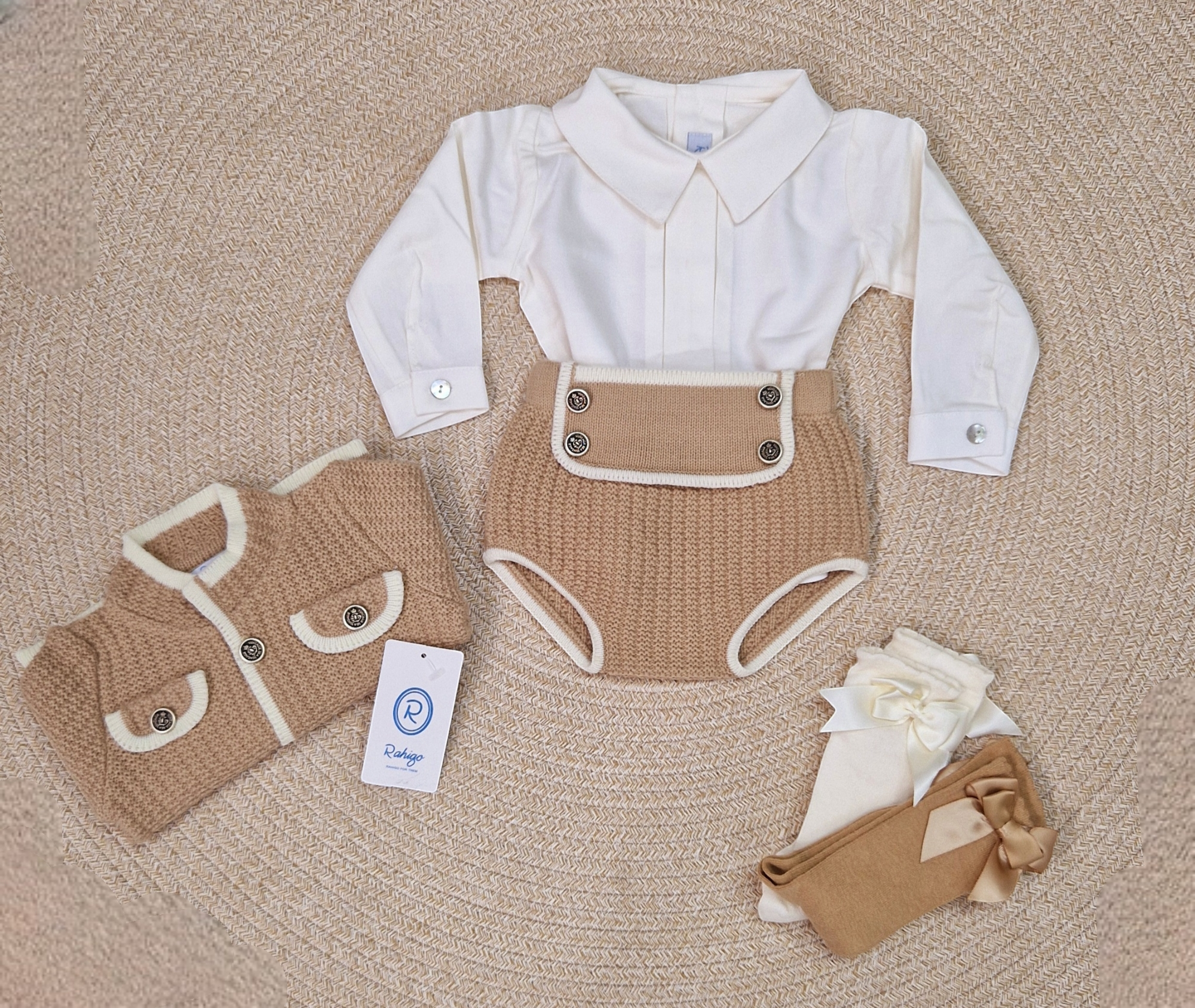 Rahigo
Completo bambino tre pezzi in pura lana art.242106 - immagine 2