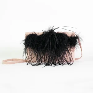 Pochette rosa con piume nere