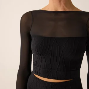 237 - CROP TOP SEAMLESS A RILIEVO CON MANICA IN TULLE