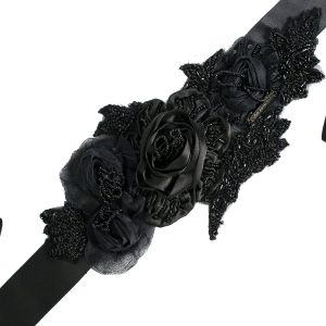 Cintura nera in raso con fiori tridimensionali
