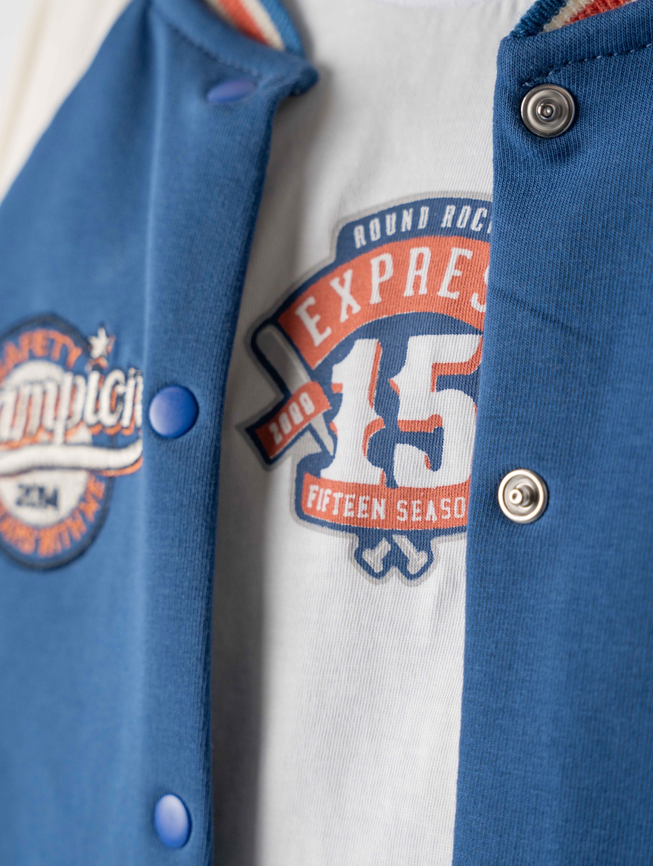 #Hashtag
Completo neonato tre pezzi con giubbotto art.254609 - immagine 3