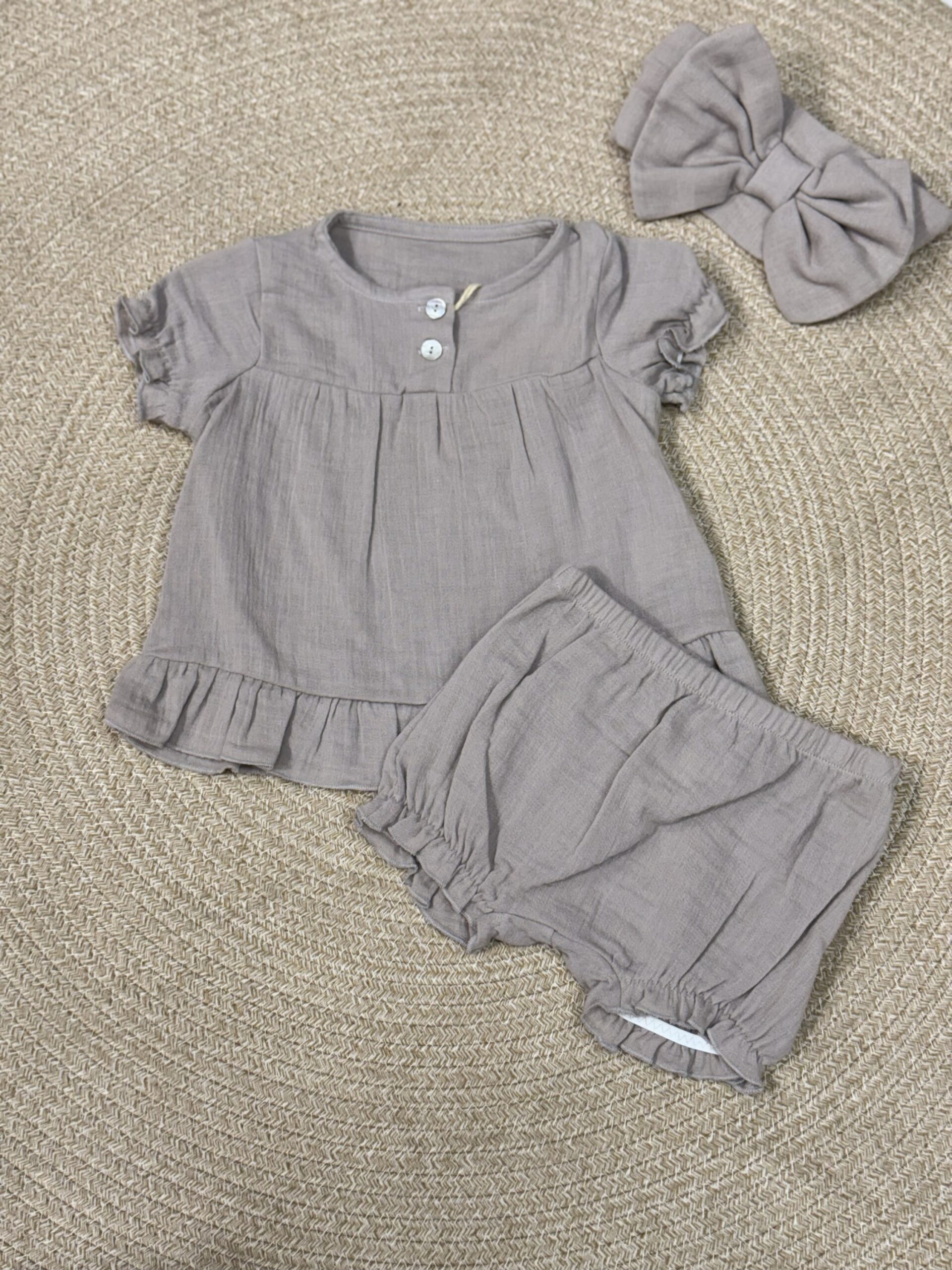 ๐ฉ๐๐๐๐ฝ๐๐โจ
Completo neonata in lino con fascia coordinata art.T7241/43